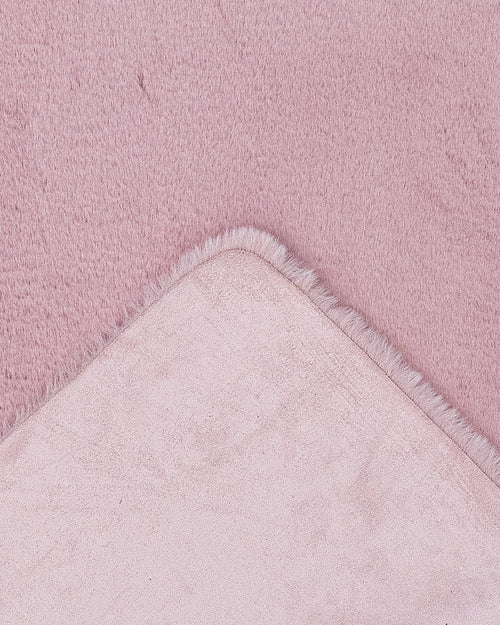 Waymon Pembe Düz Peluş Yumuşak Halı